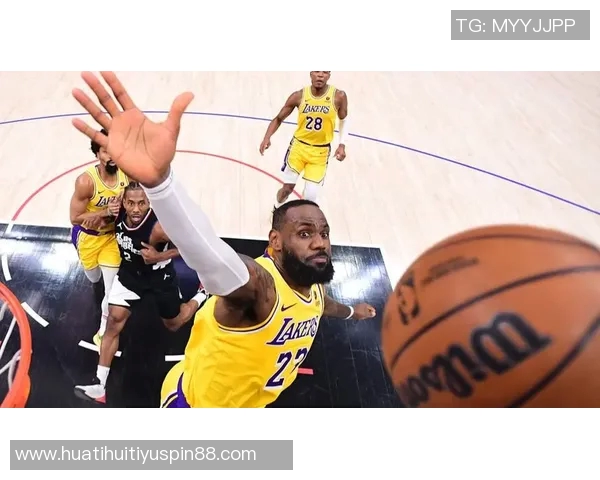 费尔斯期待与湖人交锋渴望在赛场上对决詹姆斯 费尔斯期待与湖人交锋渴望在赛场上对决詹姆斯