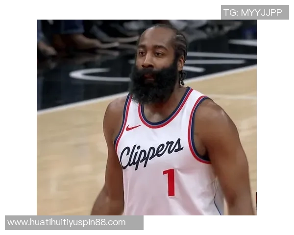 哈登上半场表现抢眼第二节独取14分助球队逆转局势